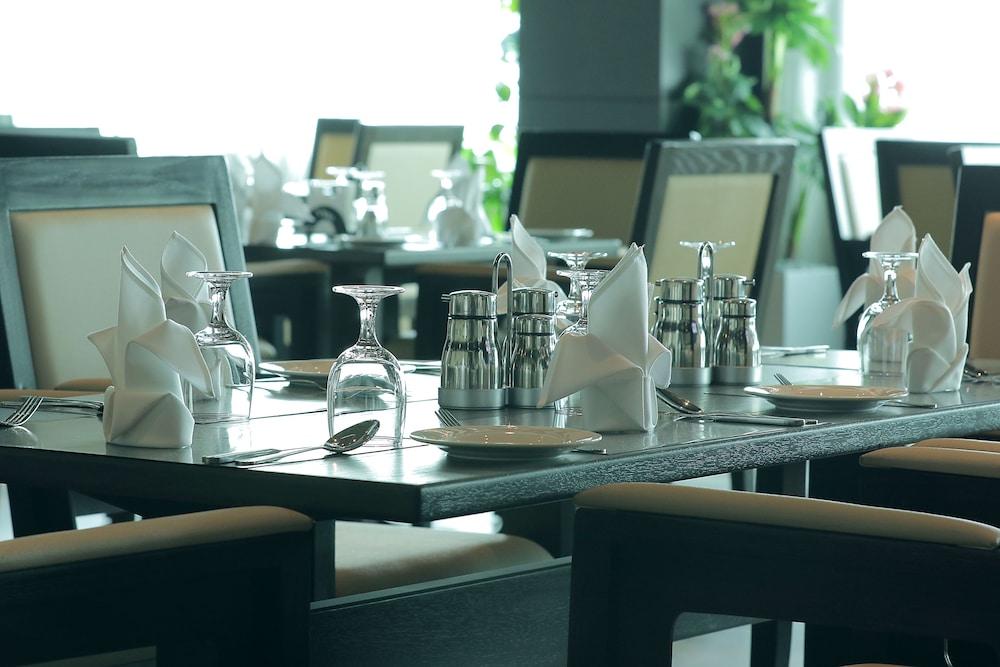 Park Regis Lotus Hotel Manama Luaran gambar